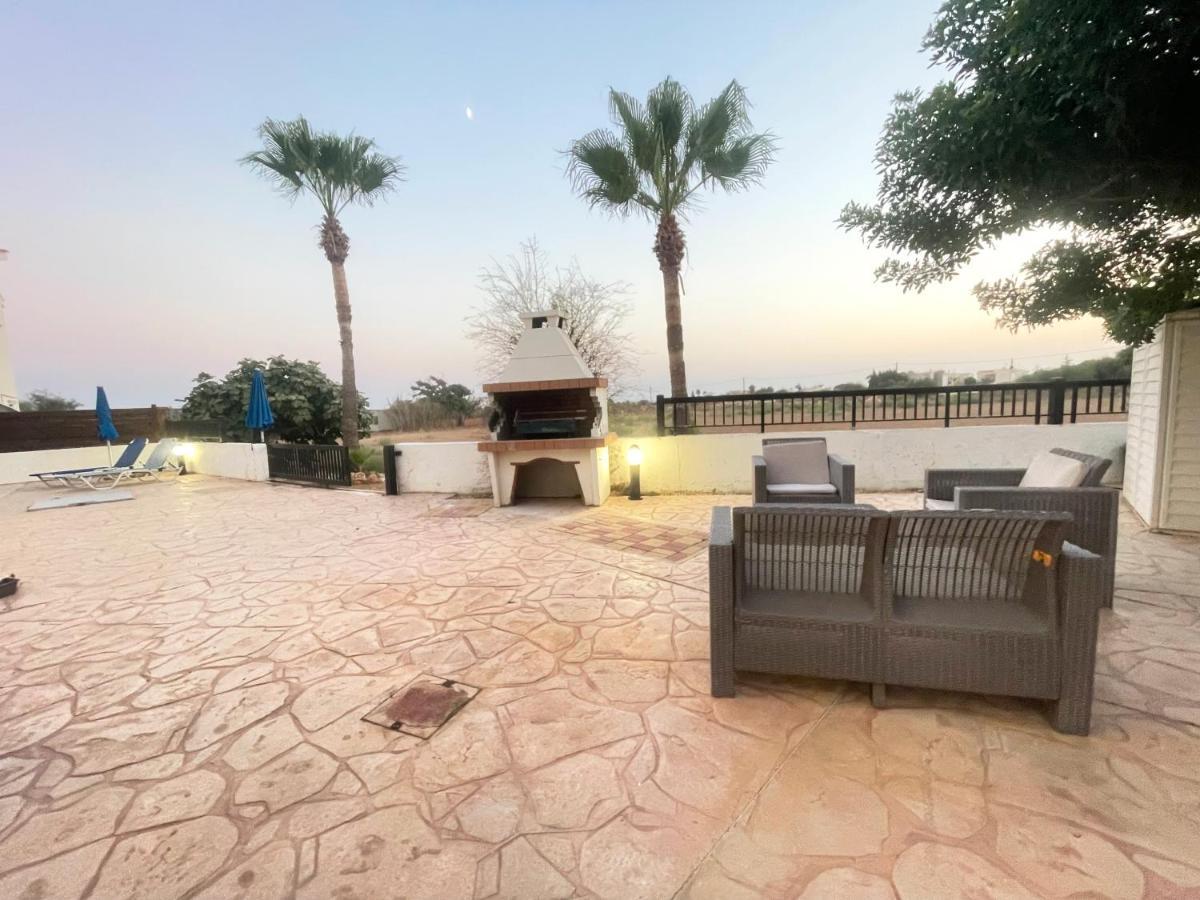 Sunset Pearl Holiday Villa Agia Napa Buitenkant foto