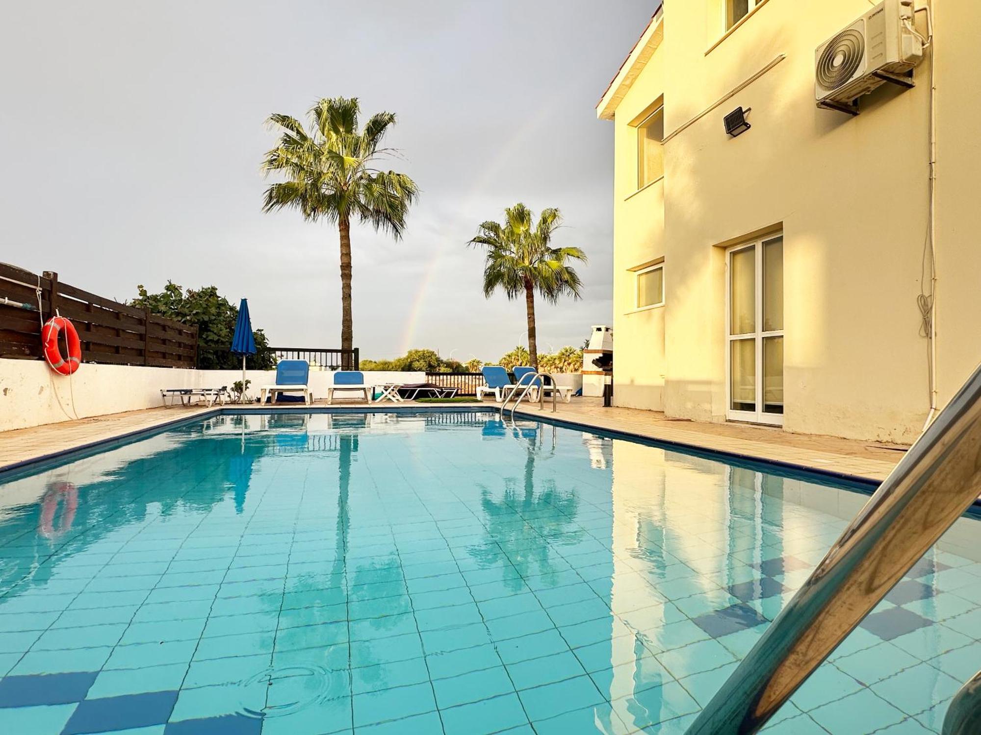 Sunset Pearl Holiday Villa Agia Napa Buitenkant foto